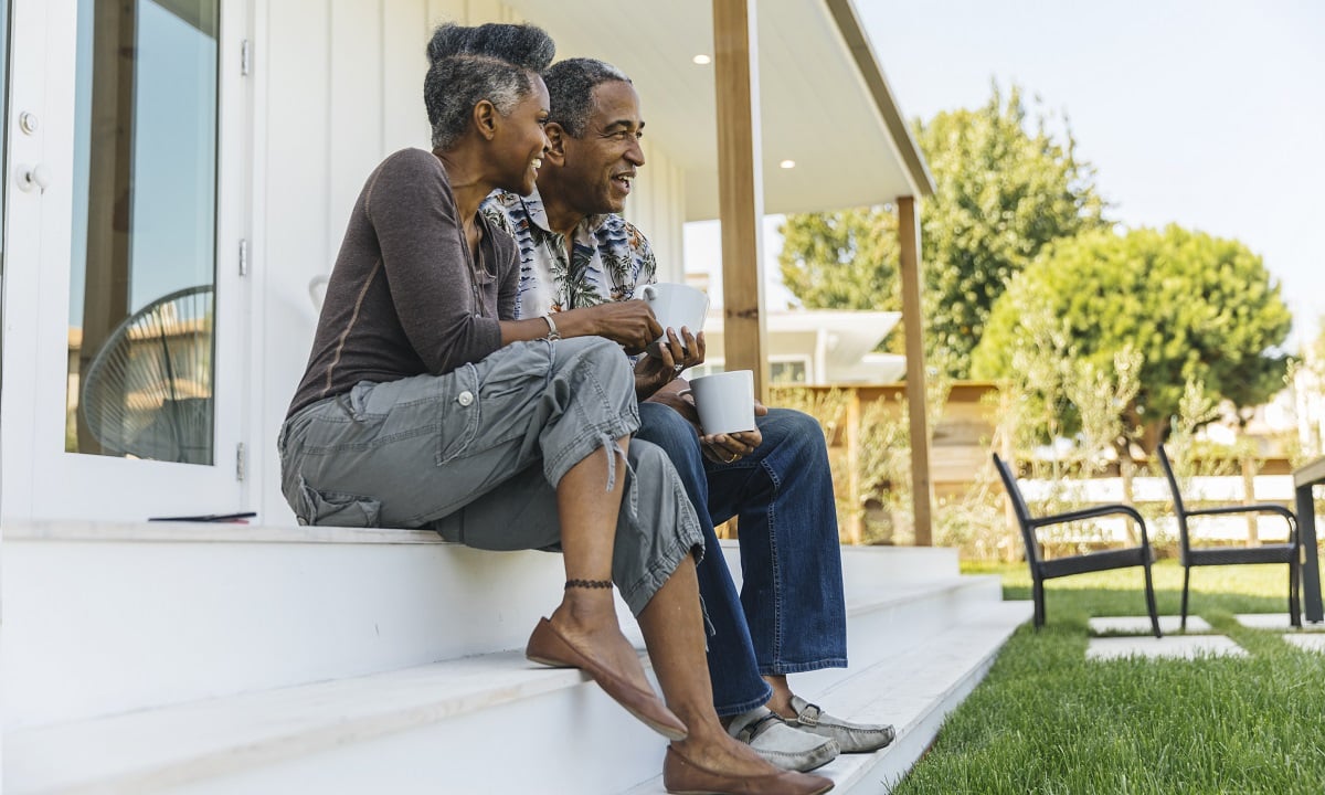 10 Tips for Helping Aging Parents With Their Finances | Lighthouse Life